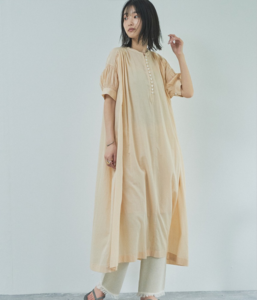 [AUDREY] [Audrey and John Wad]  ‘MADE IN INDIA’ COTTON VOILE SERIES skipper half-sleeve ops / 01 CREAM